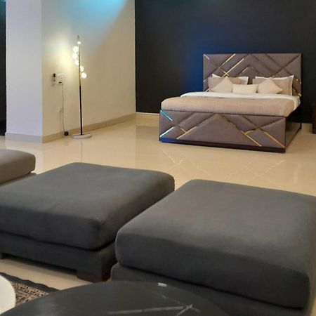Stayvista At Wandering Vines Indoor Pool 4Bhk Luxury Villa In Delhi Sohna Exteriör bild