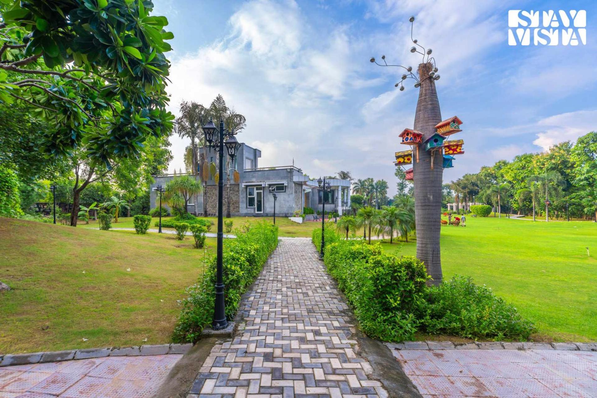 Stayvista At Wandering Vines Indoor Pool 4Bhk Luxury Villa In Delhi Sohna Exteriör bild