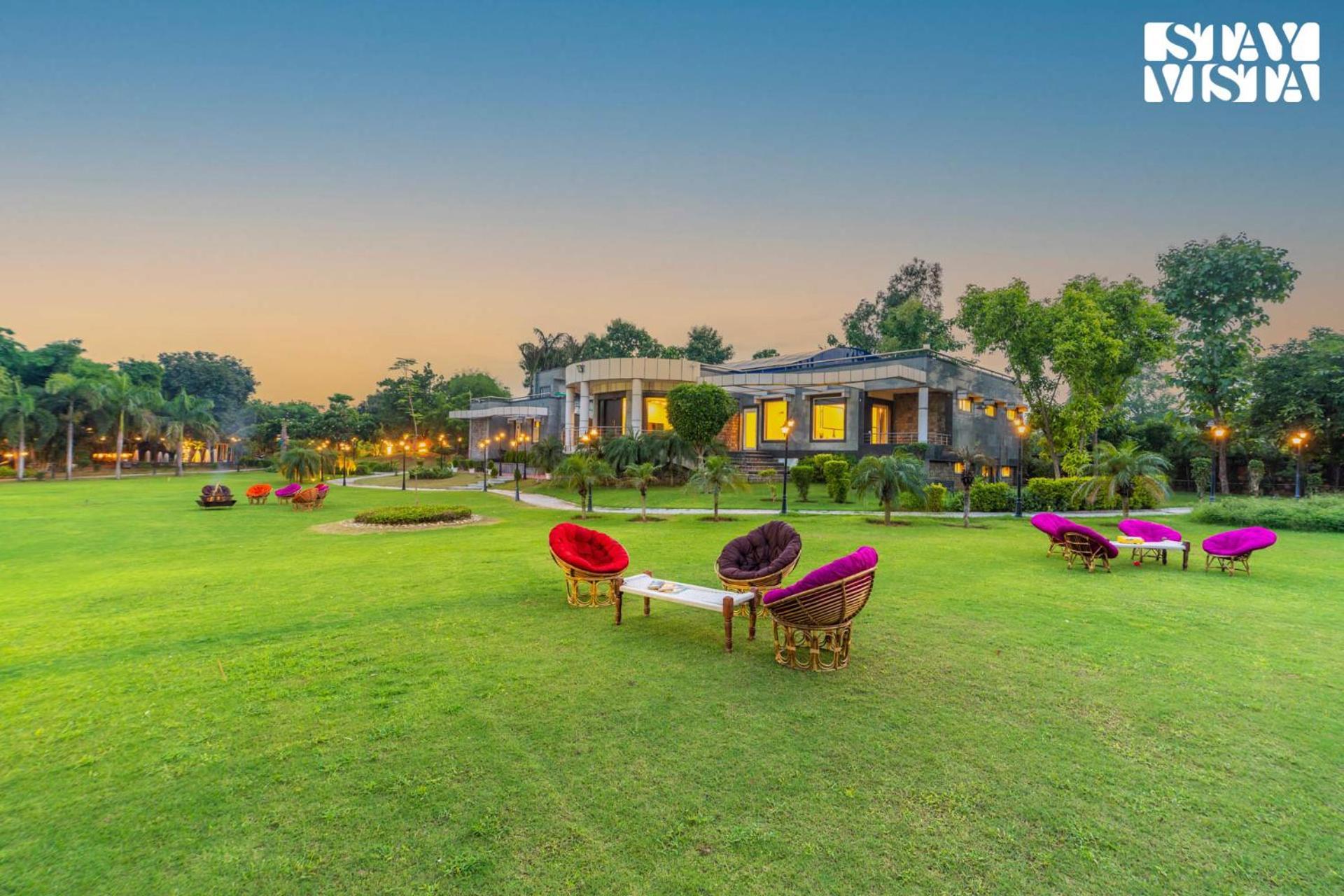 Stayvista At Wandering Vines Indoor Pool 4Bhk Luxury Villa In Delhi Sohna Exteriör bild