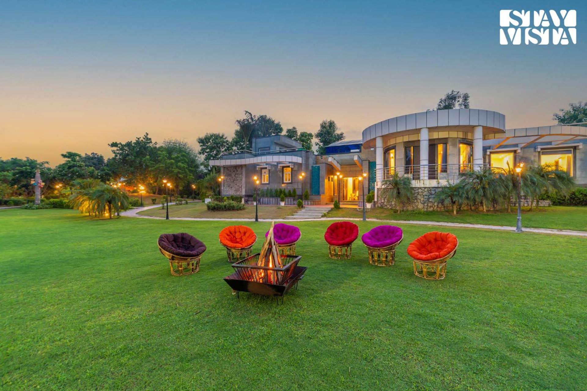 Stayvista At Wandering Vines Indoor Pool 4Bhk Luxury Villa In Delhi Sohna Exteriör bild