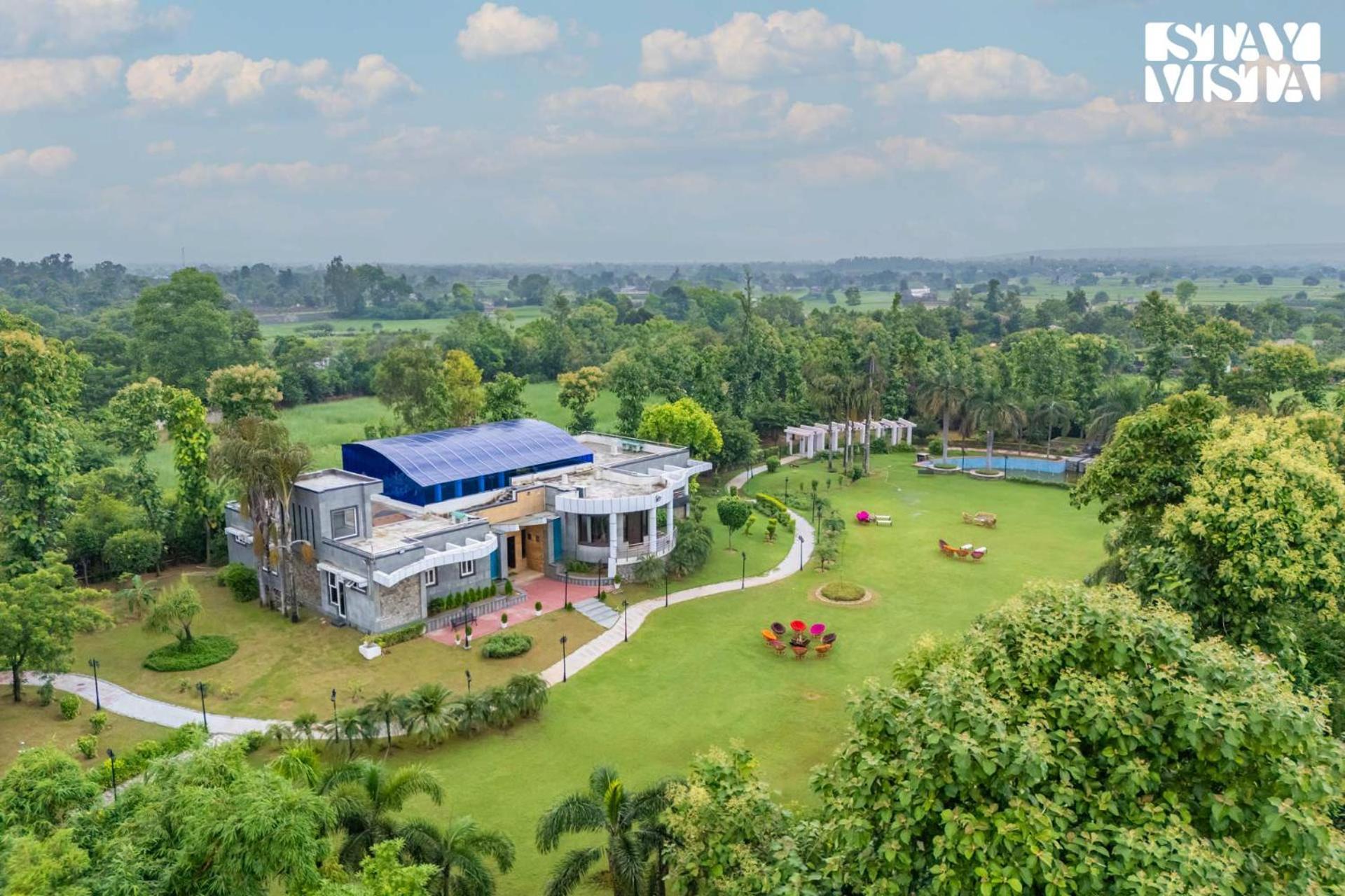 Stayvista At Wandering Vines Indoor Pool 4Bhk Luxury Villa In Delhi Sohna Exteriör bild