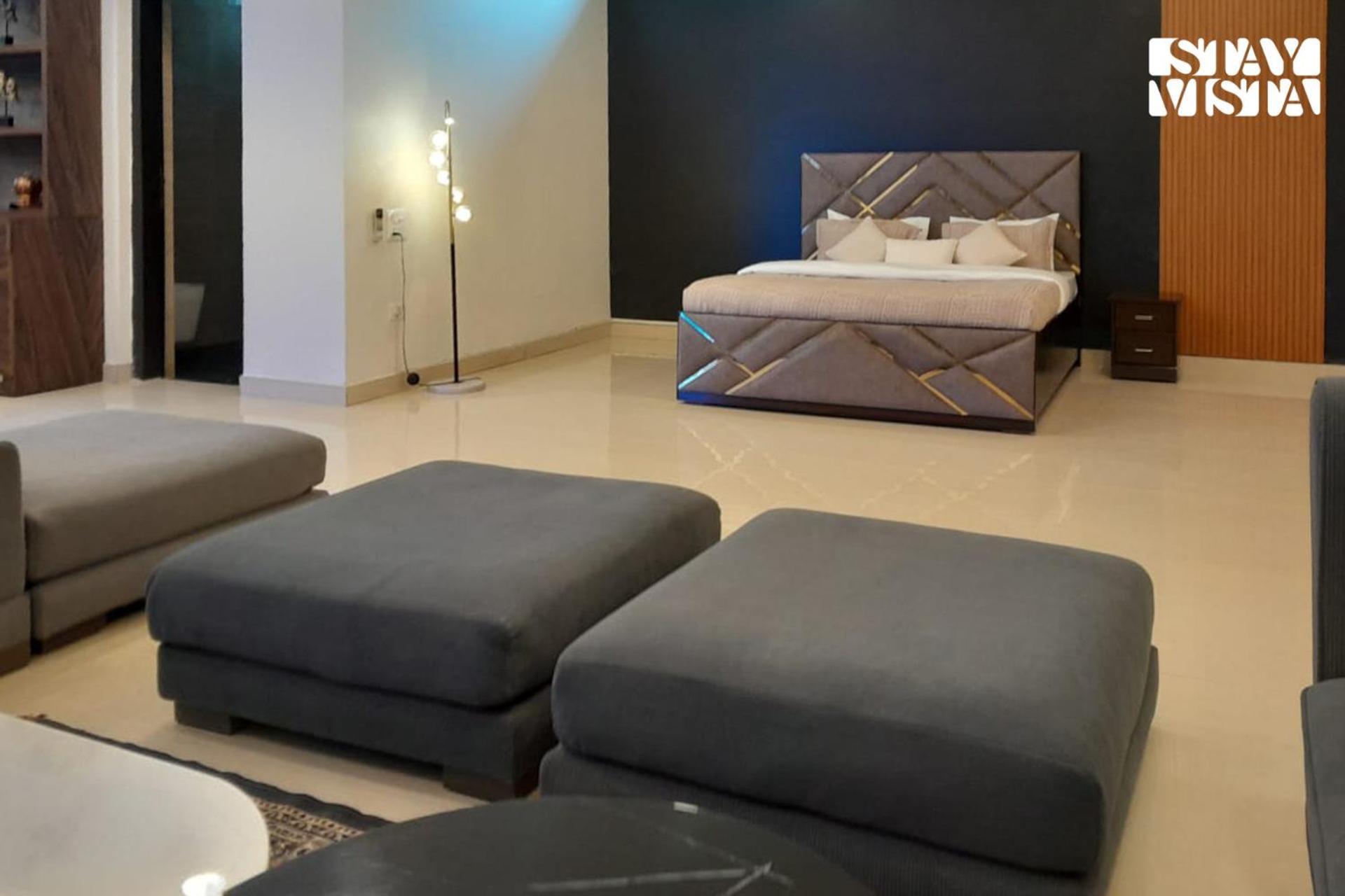 Stayvista At Wandering Vines Indoor Pool 4Bhk Luxury Villa In Delhi Sohna Exteriör bild
